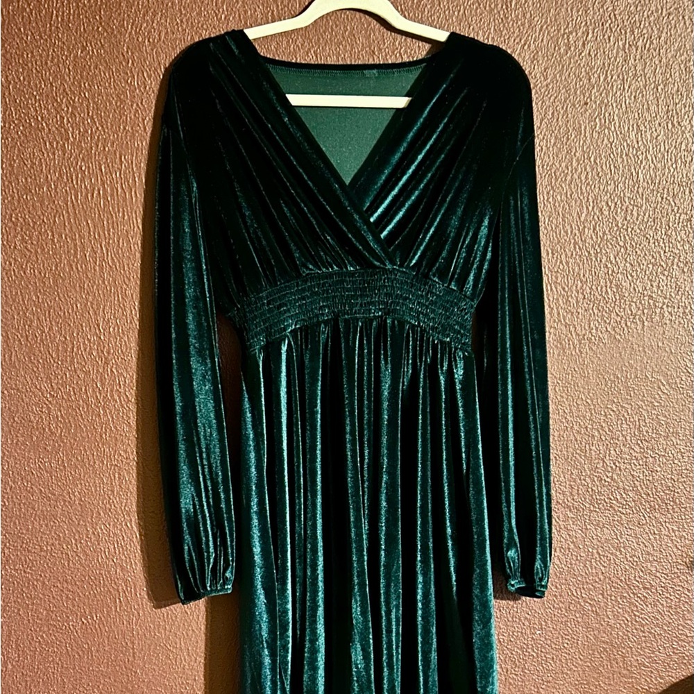 Elegant Green Velvet Dress